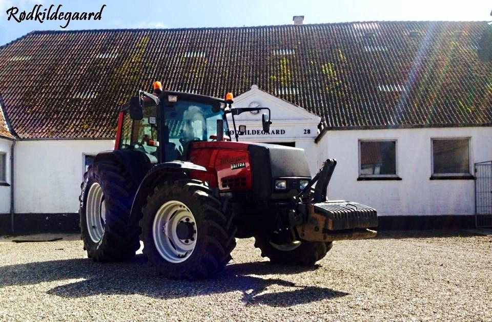 Valtra 8150 - Lige et billede i gårdpladsen, inden træk ;-) billede 13