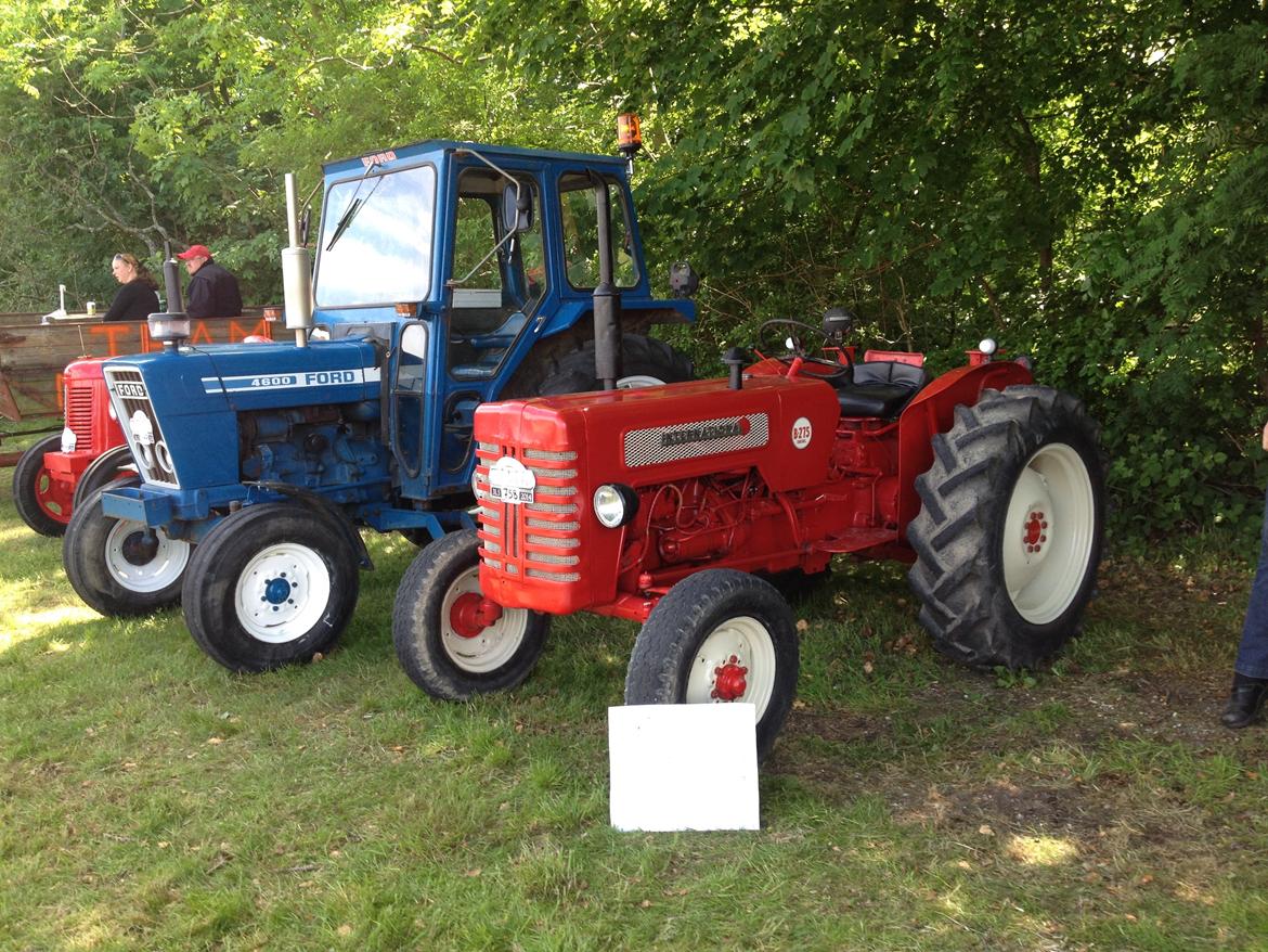 Ford 4600 (SOLGT) - Til Oldtimer Gråsten 2014 med en af mine kammerater der havde en ih 275 med. billede 35