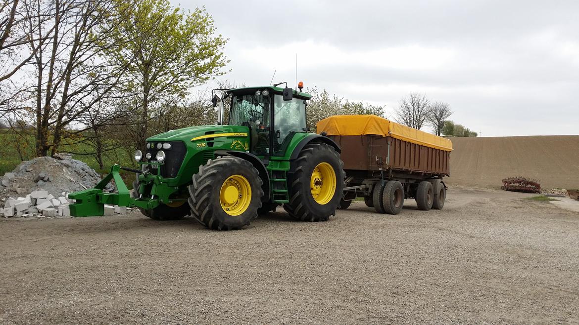 John Deere 7730 - Lækkert sæt at rykke korn med  billede 4